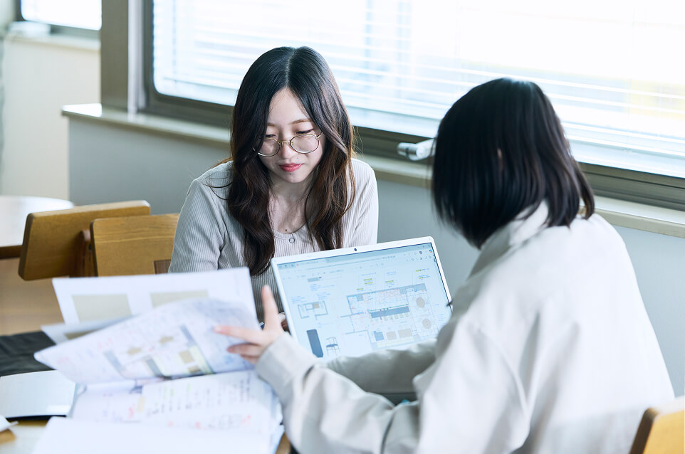 製作管理業務の様子