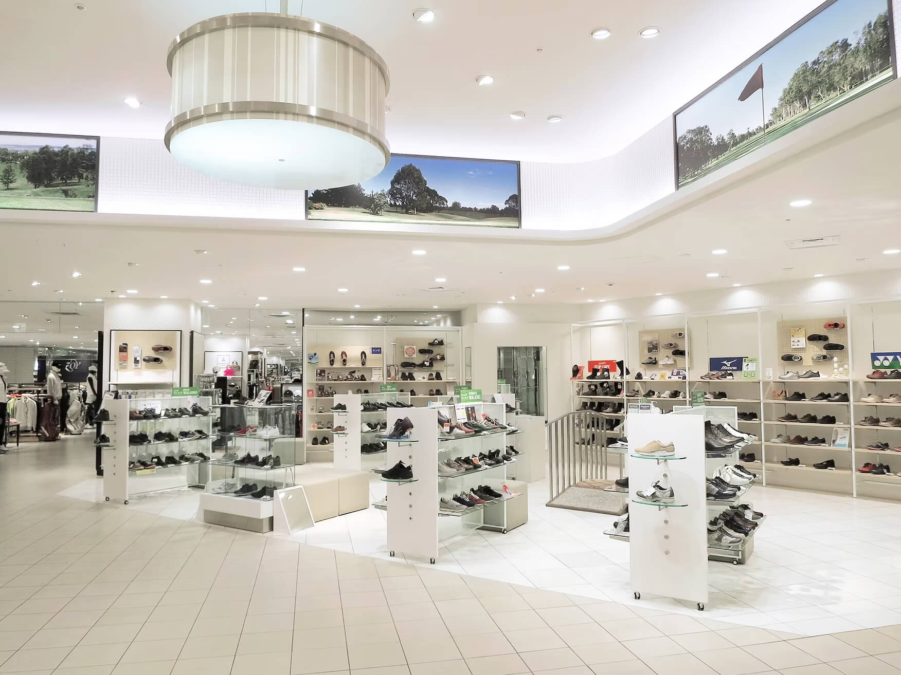 スポーツシューズ売場​ 東武池袋店中央館7F